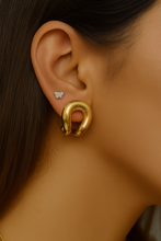 Load image into Gallery viewer, 18K Yellow Gold Soft Horseshoe Curve Earrings
