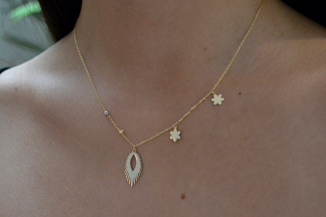18K Gold Necklace with Leaf Pendant and Floral Accents
